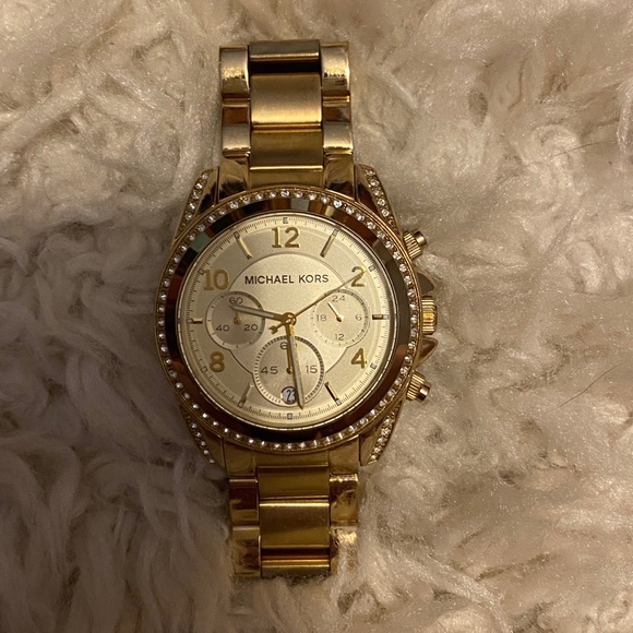 Micheal Kors Gold Watch - Picture 2 of 6